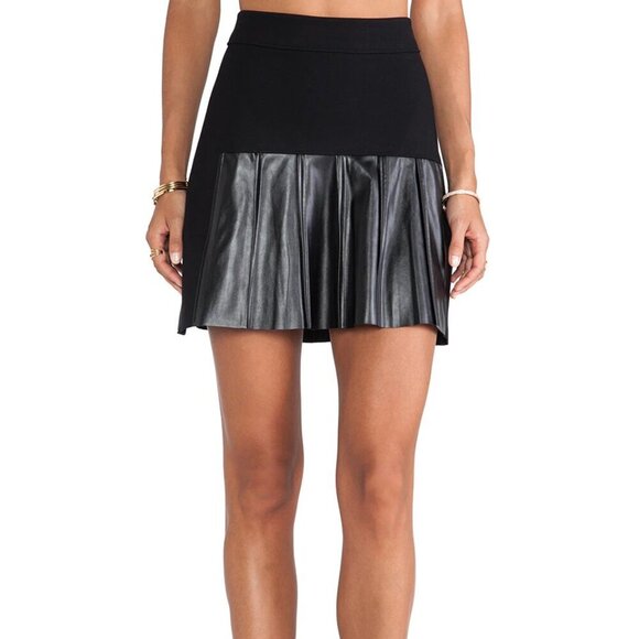 DEREK LAM 10 CROSBY Faux Leather Pleated Mini Skirt in Black Size 0 - Picture 1 of 7